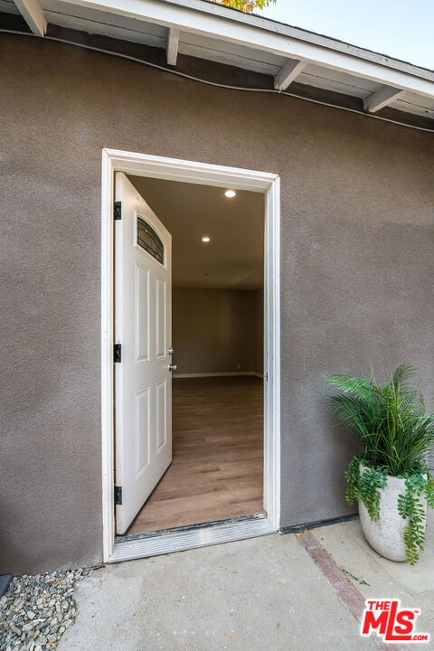 839 Wilcox Ave Unit: 1/2