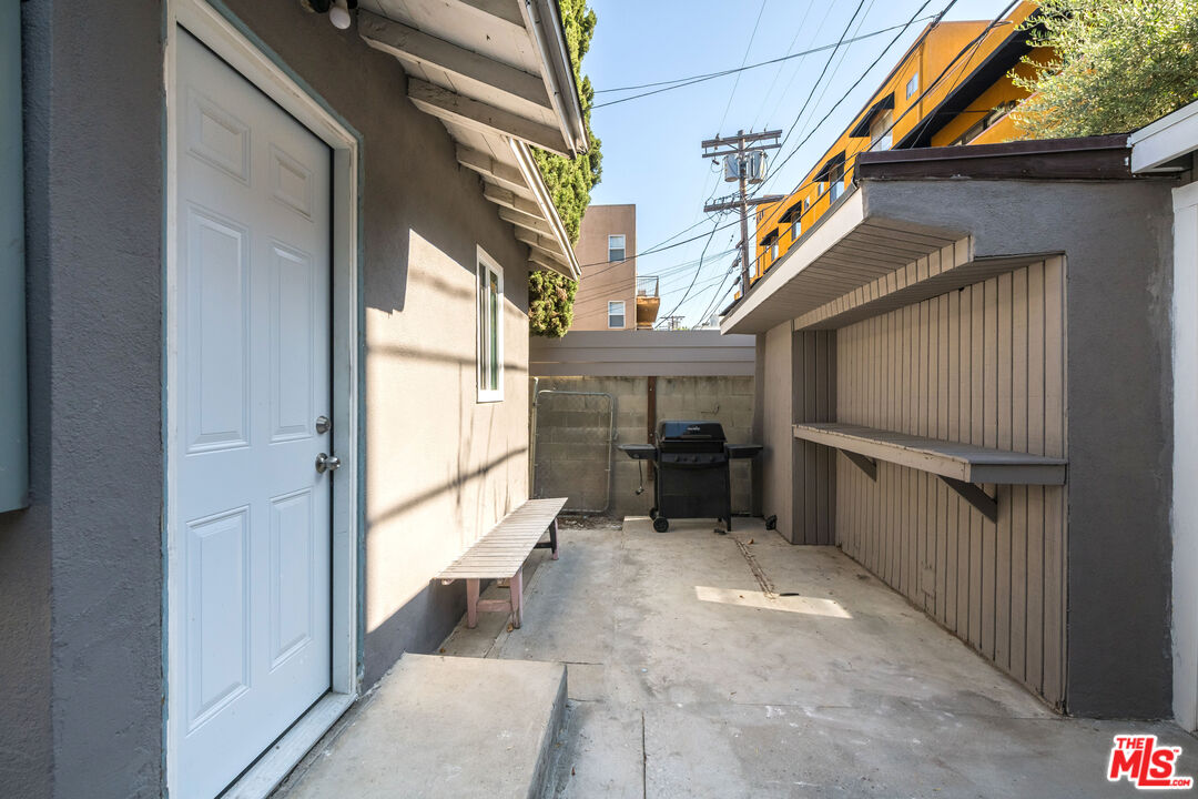 839 Wilcox Ave Unit: 1/2