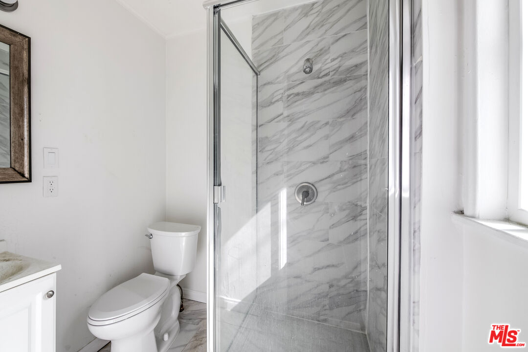 839 Wilcox Ave Unit: 1/2