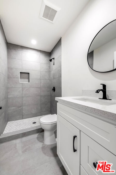 839 Wilcox Ave Unit: 1/2