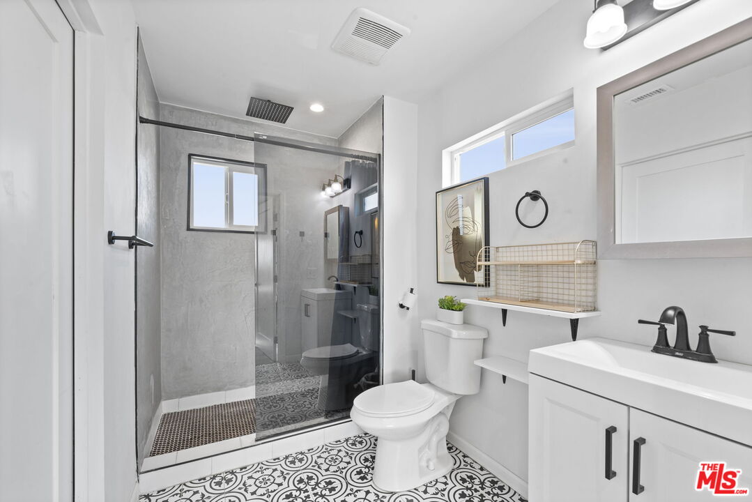 914 Alpha St