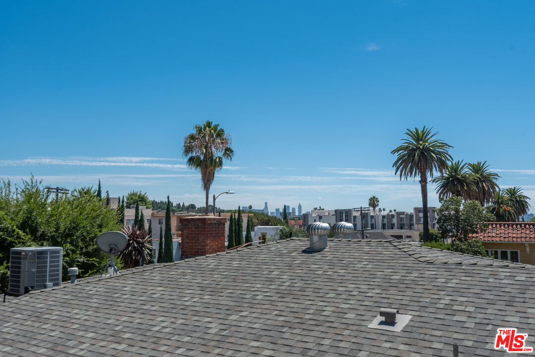 1909 N Normandie Ave