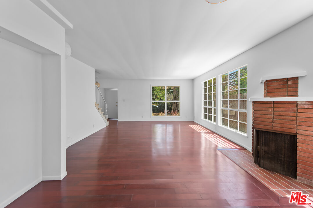 1909 N Normandie Ave