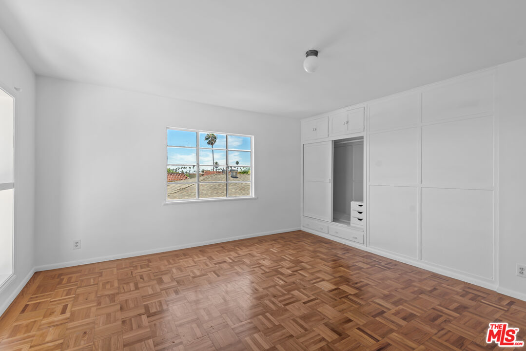 1909 N Normandie Ave