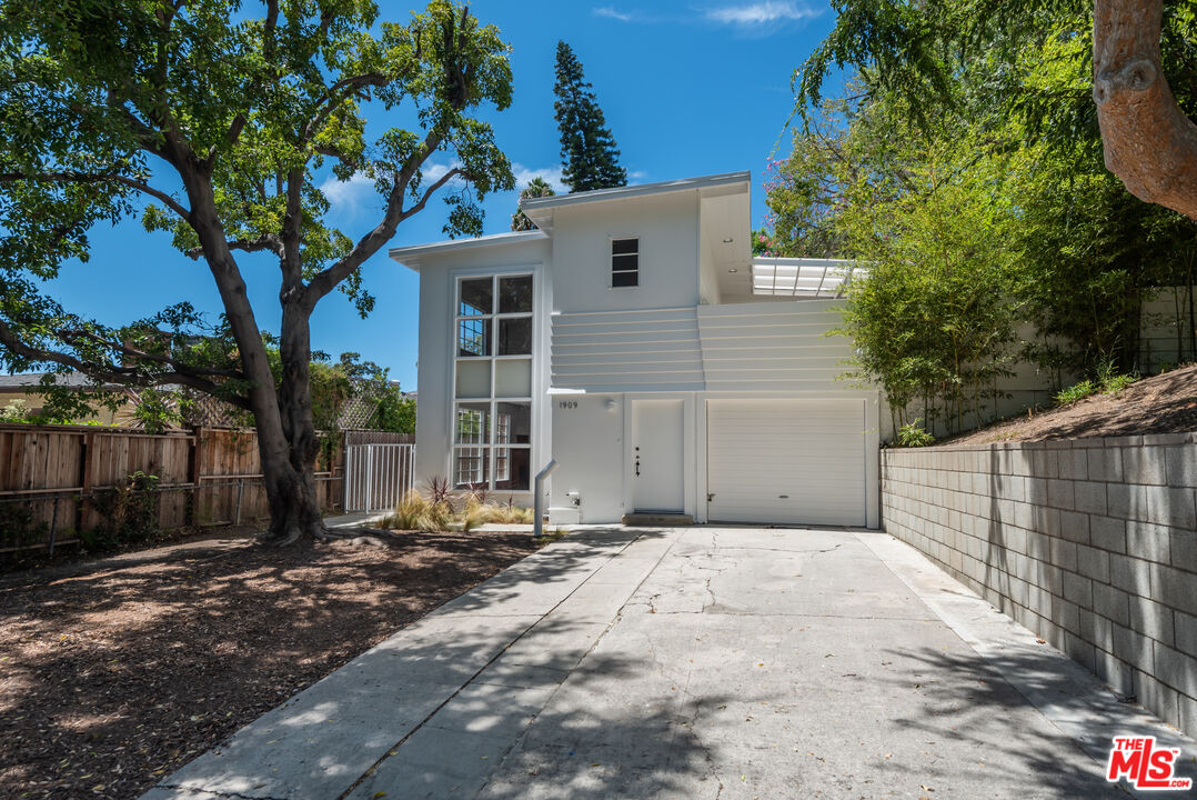 1909 N Normandie Ave