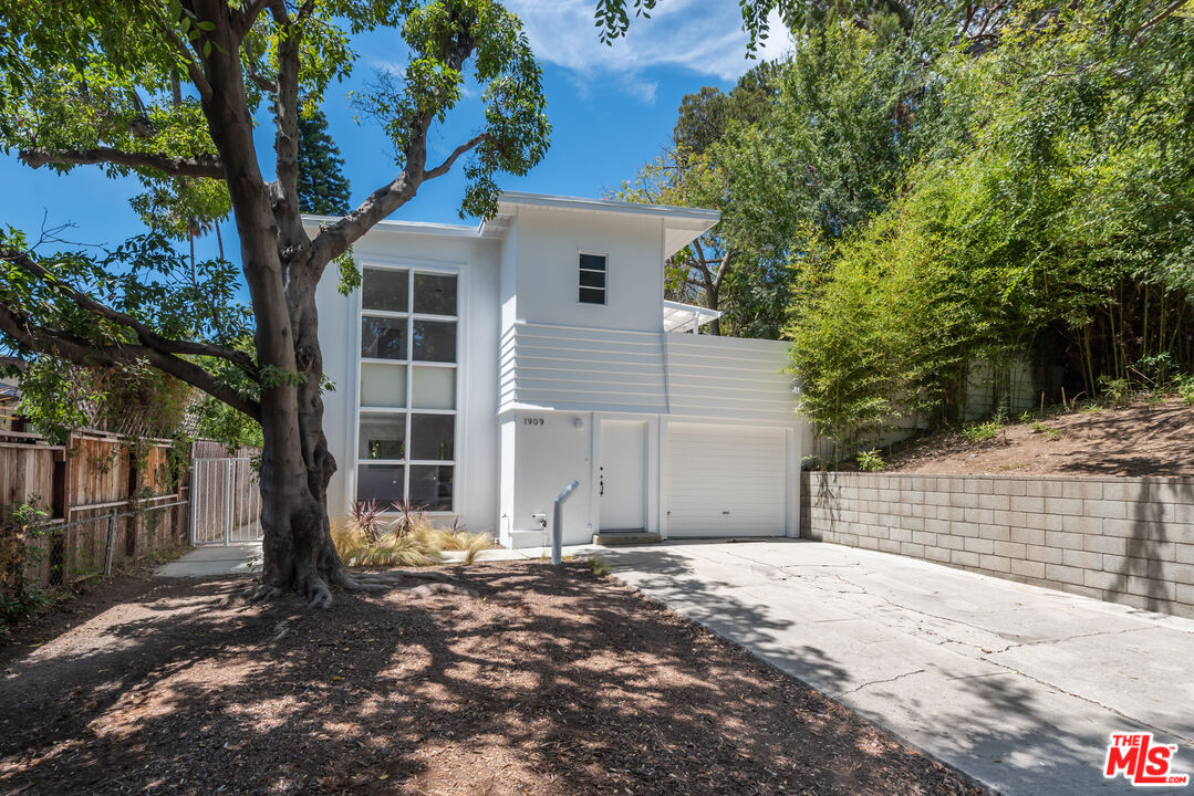 1909 N Normandie Ave