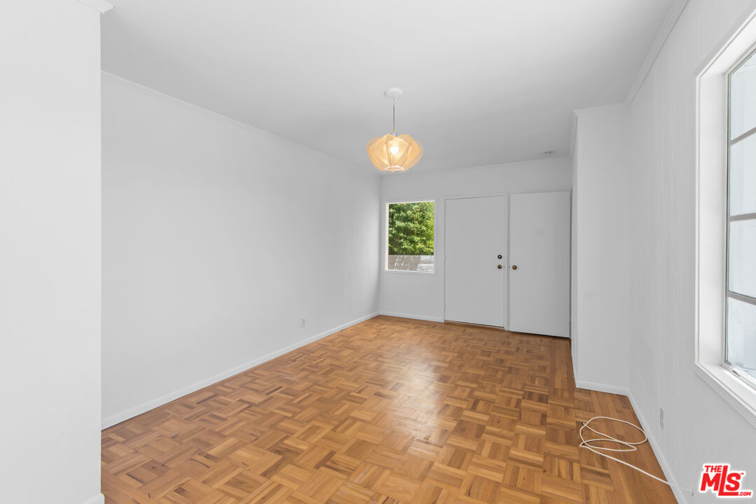 1909 N Normandie Ave