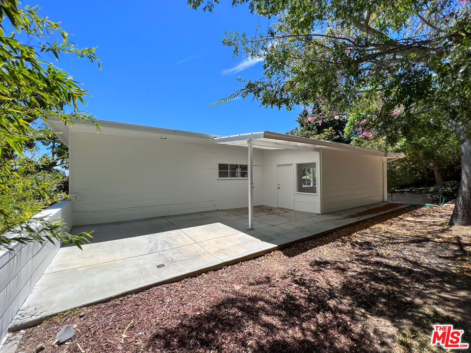 1909 N Normandie Ave