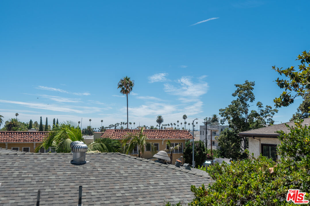 1909 N Normandie Ave