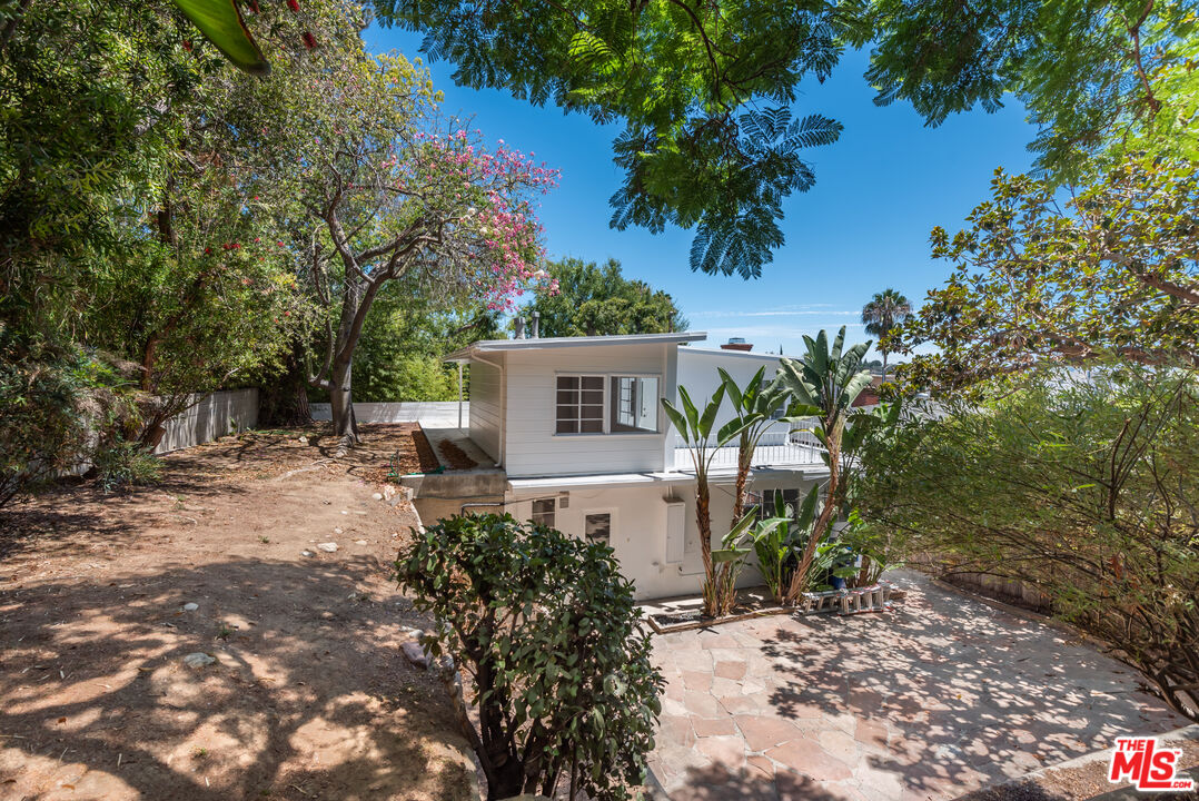 1909 N Normandie Ave