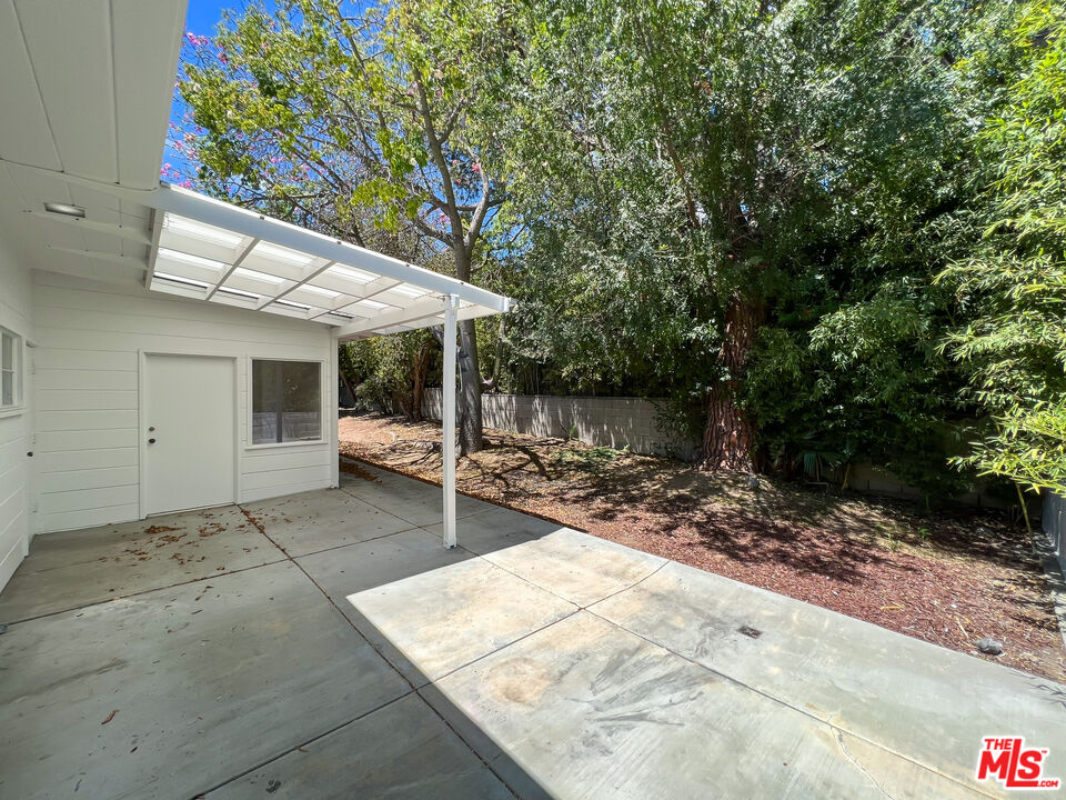 1909 N Normandie Ave