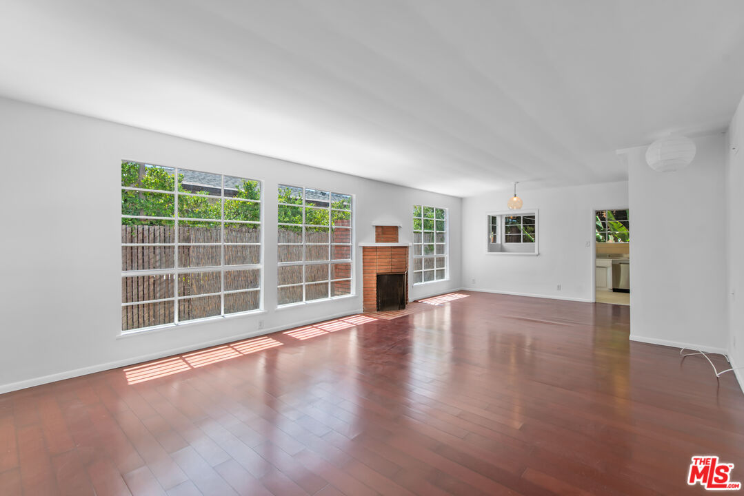 1909 N Normandie Ave