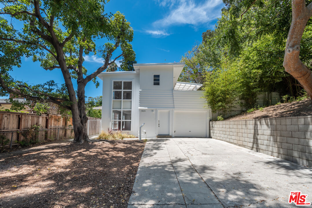 1909 N Normandie Ave