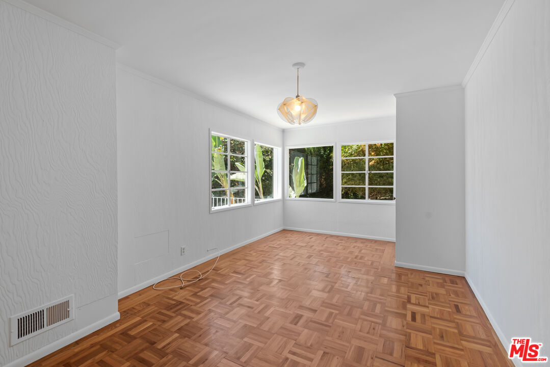 1909 N Normandie Ave