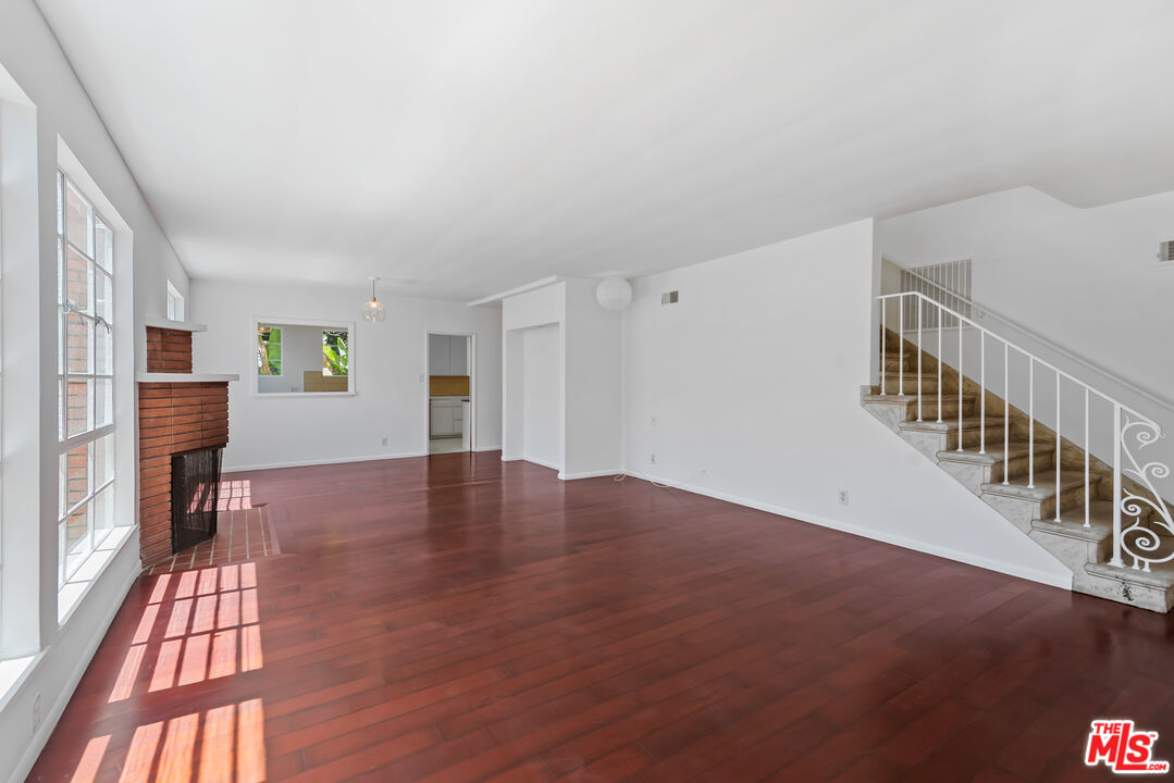 1909 N Normandie Ave