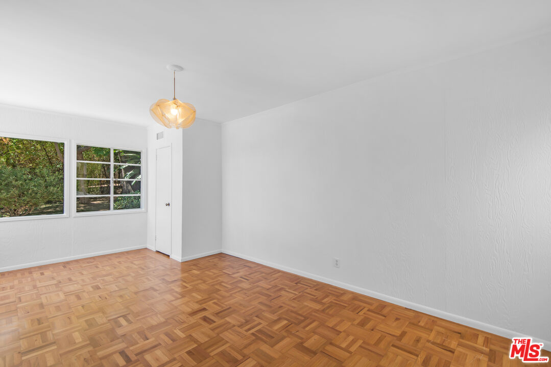 1909 N Normandie Ave