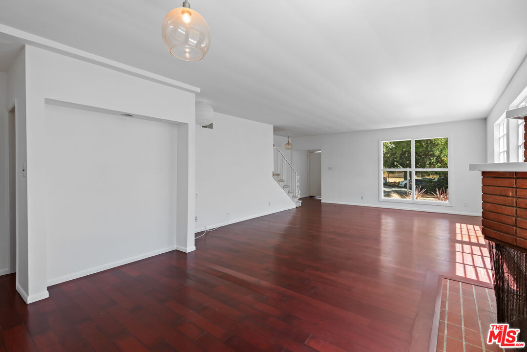 1909 N Normandie Ave