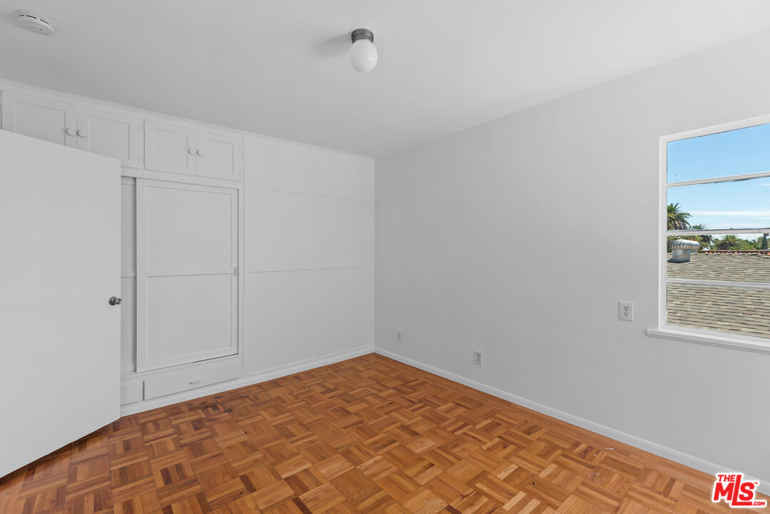 1909 N Normandie Ave