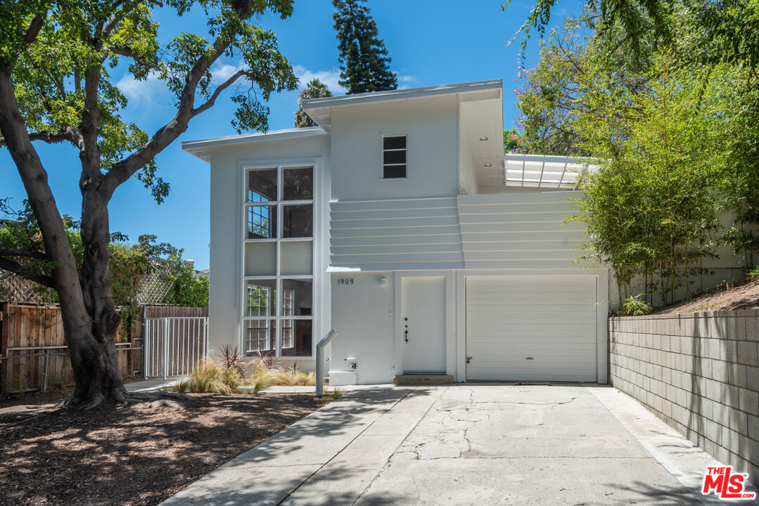 1909 N Normandie Ave