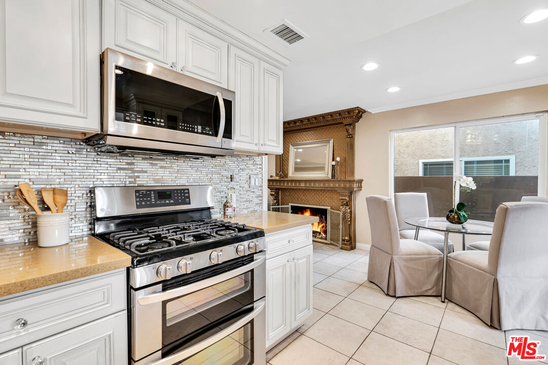 8333 Topeka Dr
