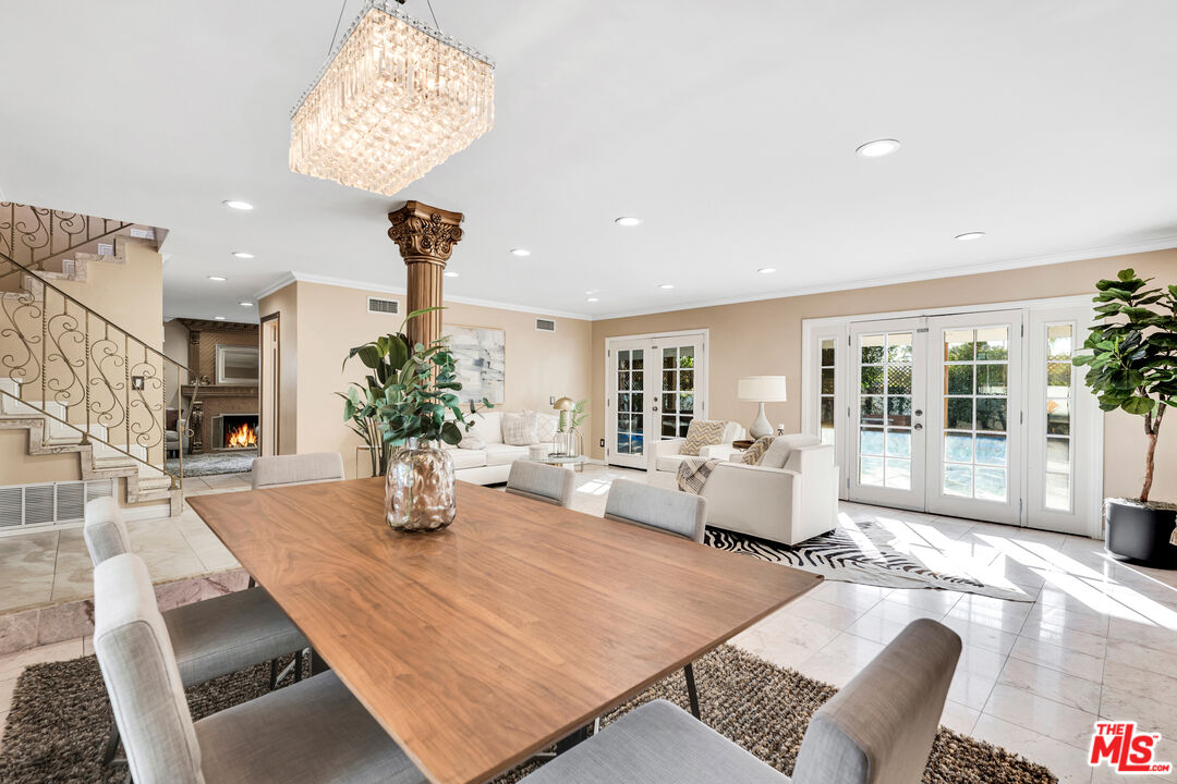 8333 Topeka Dr