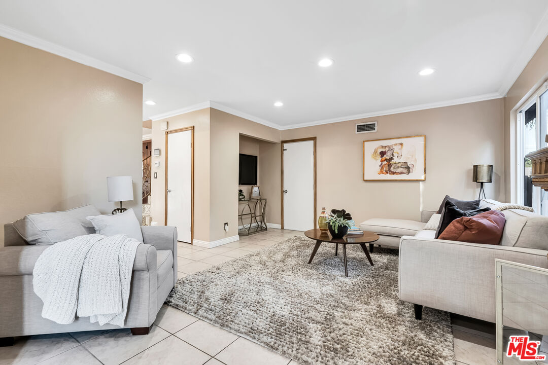 8333 Topeka Dr