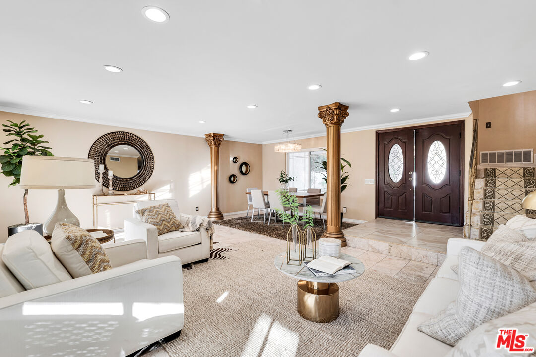 8333 Topeka Dr