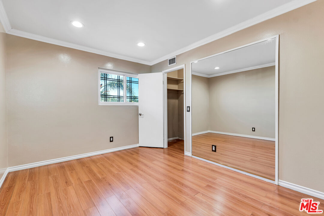 8333 Topeka Dr