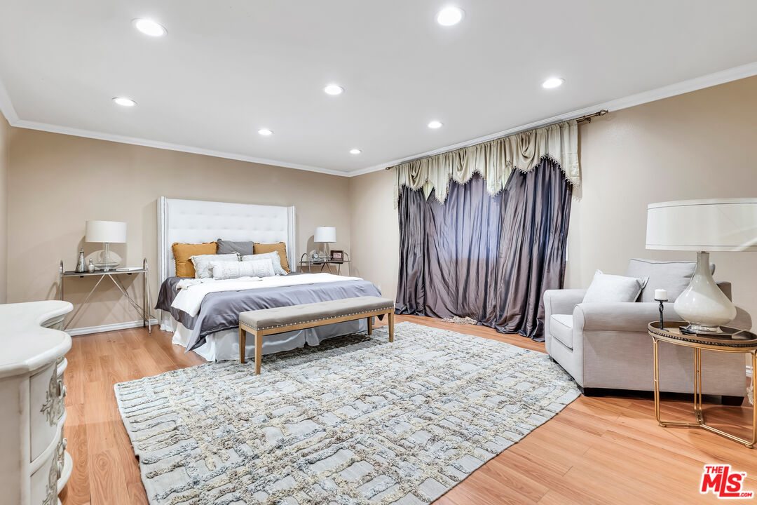 8333 Topeka Dr