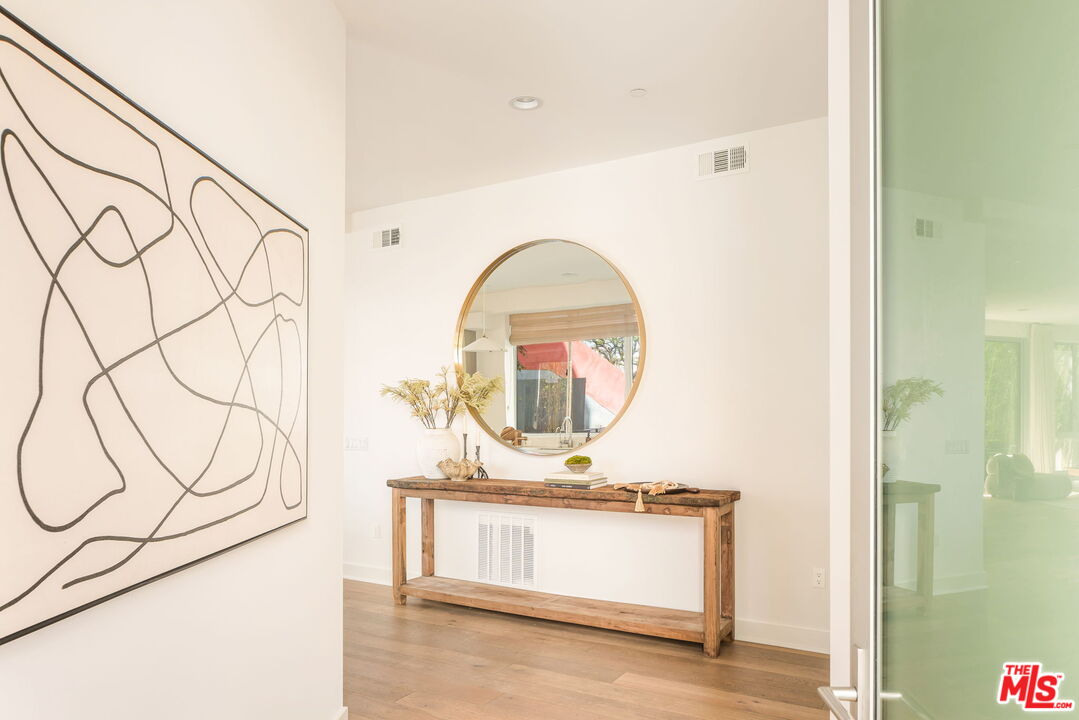 616 N Croft Ave Unit: 1