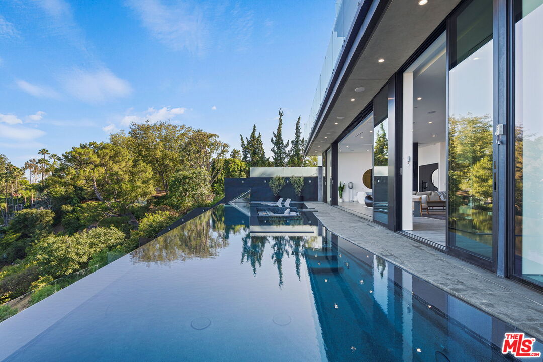 2304 Donella Cir