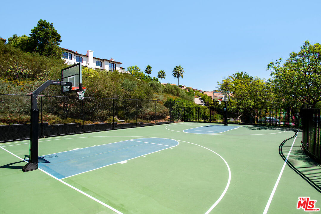 16724 Calle Arbolada