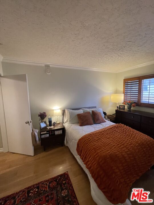 1020 Granville Ave Unit: 203