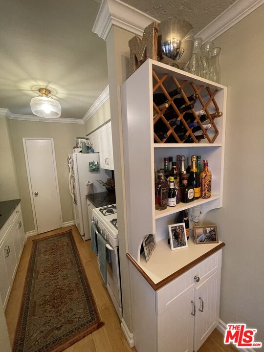 1020 Granville Ave Unit: 203