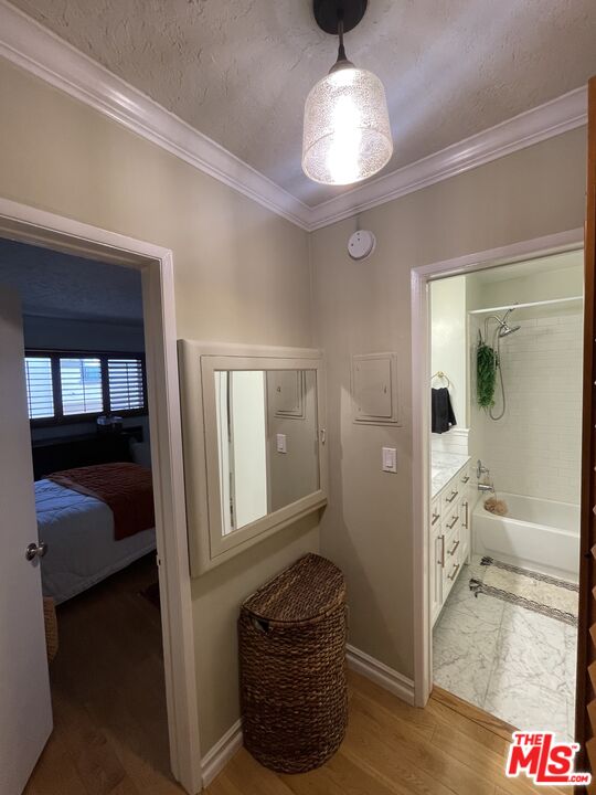 1020 Granville Ave Unit: 203