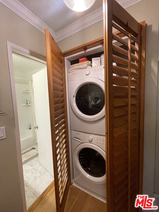 1020 Granville Ave Unit: 203