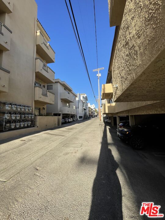 1020 Granville Ave Unit: 203