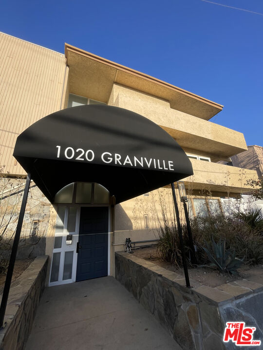 1020 Granville Ave Unit: 203