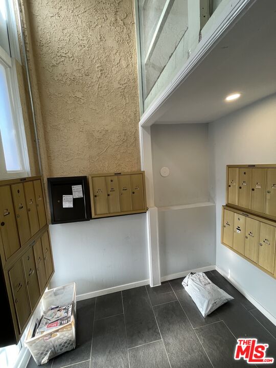 1020 Granville Ave Unit: 203