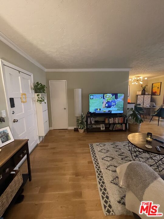 1020 Granville Ave Unit: 203