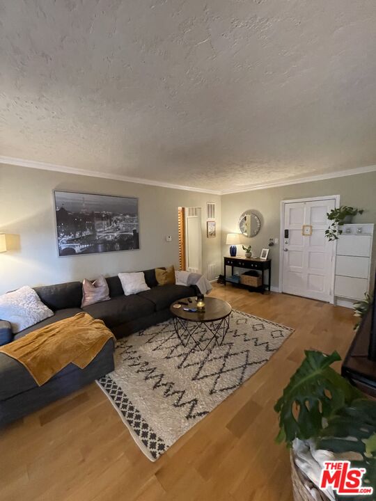 1020 Granville Ave Unit: 203