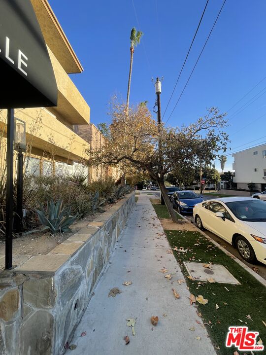 1020 Granville Ave Unit: 203