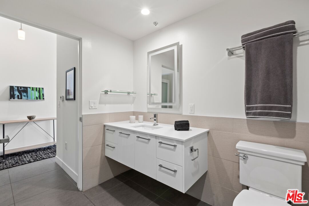 939 S Broadway Unit: 505