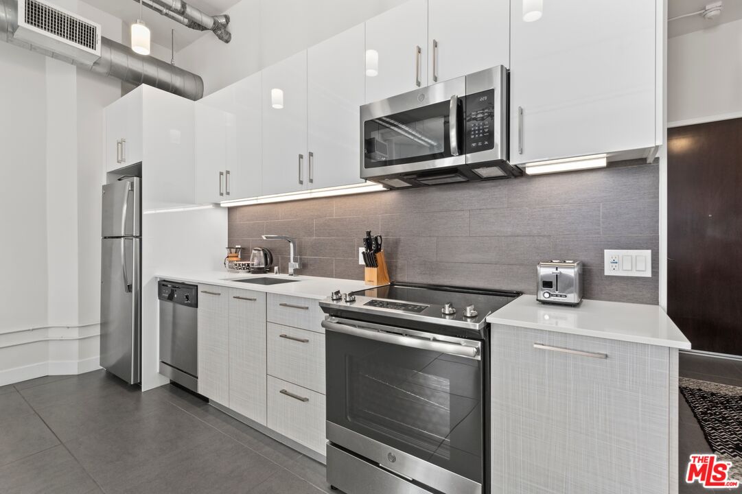 939 S Broadway Unit: 505