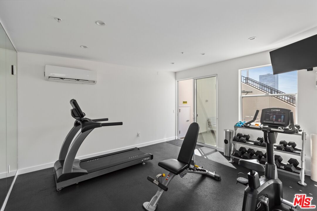 939 S Broadway Unit: 505