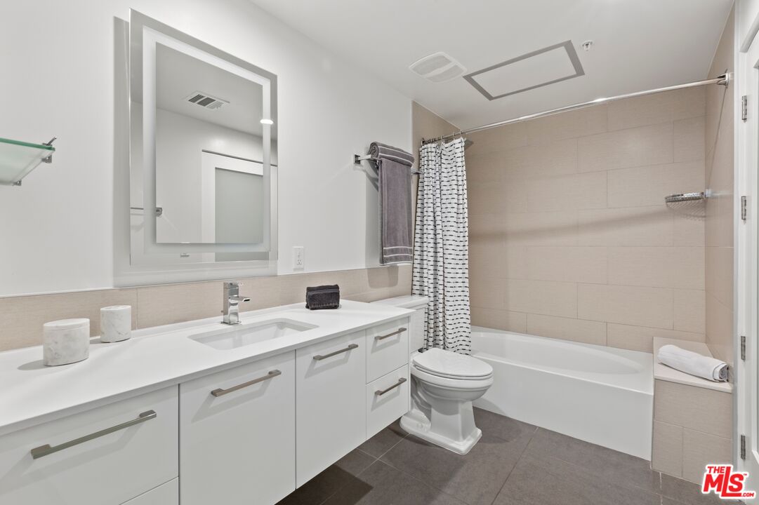 939 S Broadway Unit: 505