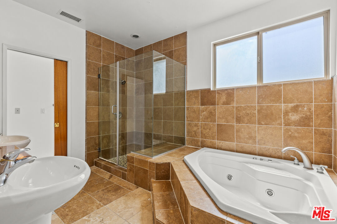 2619 Rinconia Dr