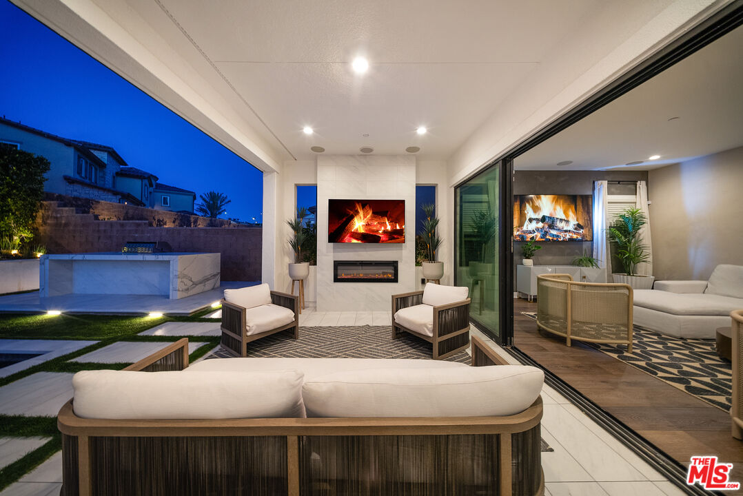 20643 W Wood Rose Ct