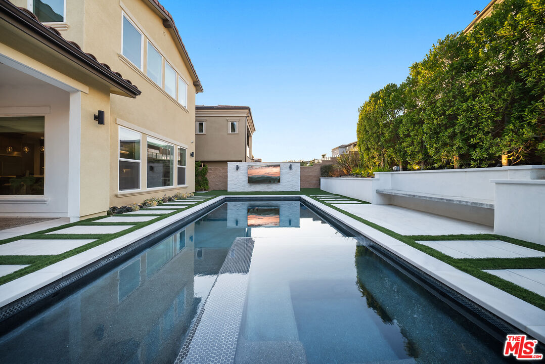 20643 W Wood Rose Ct