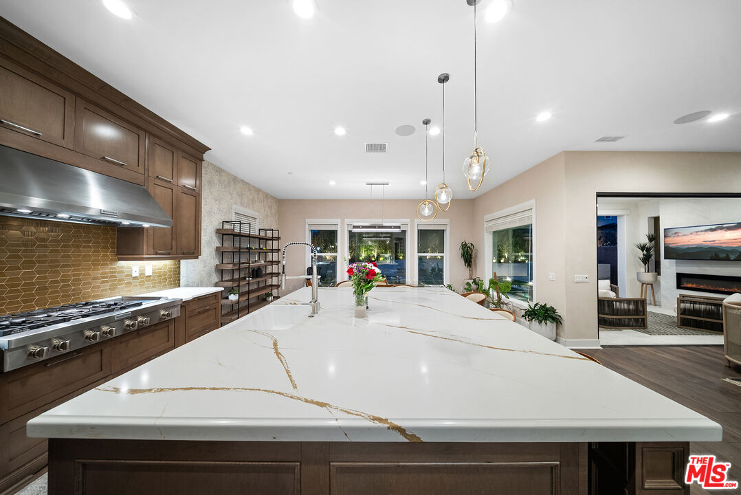 20643 W Wood Rose Ct